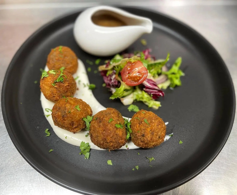 Nepali Gold Feast For Two With Cocktails