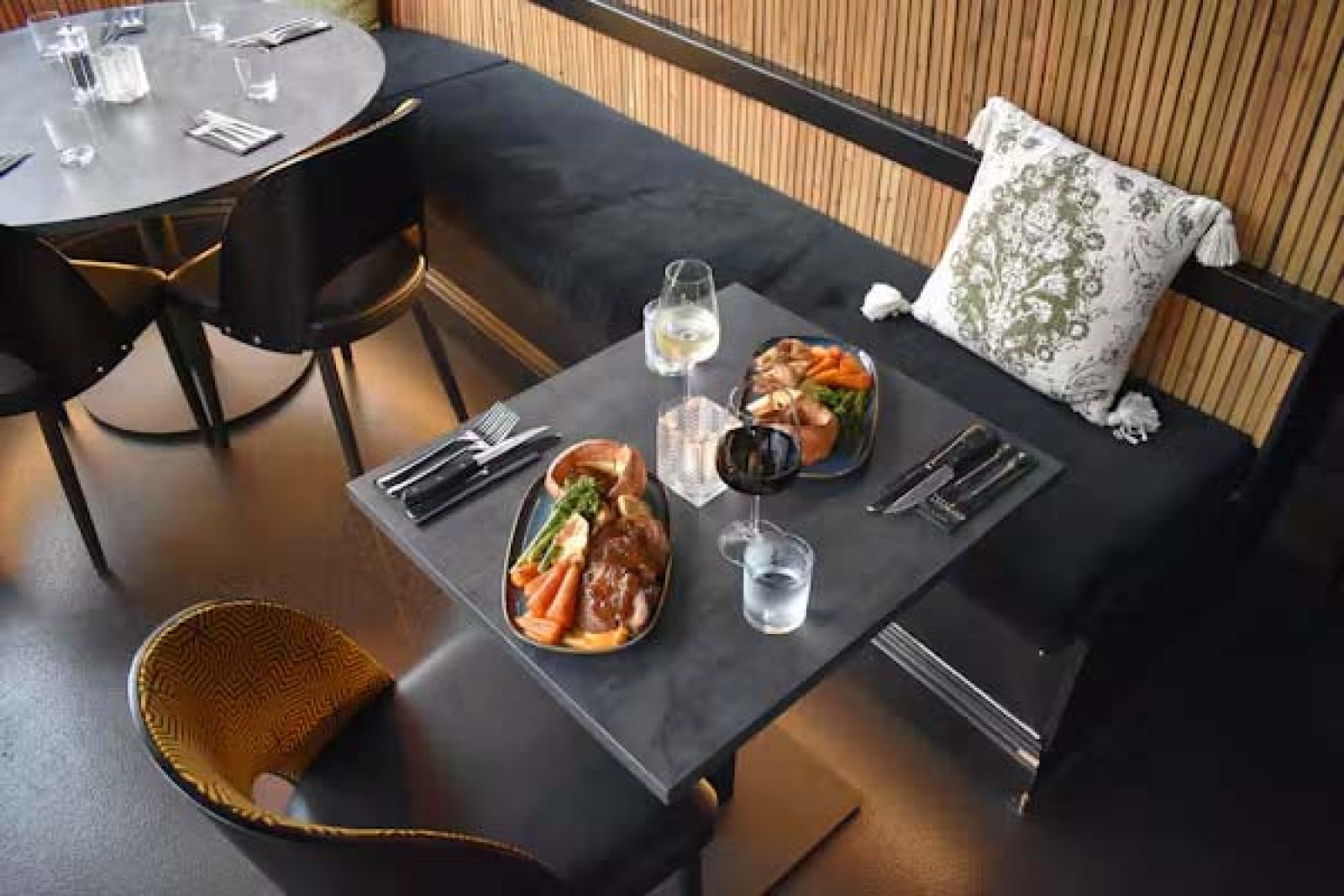 Mains & Prosecco For Two (at Bar & Tender)