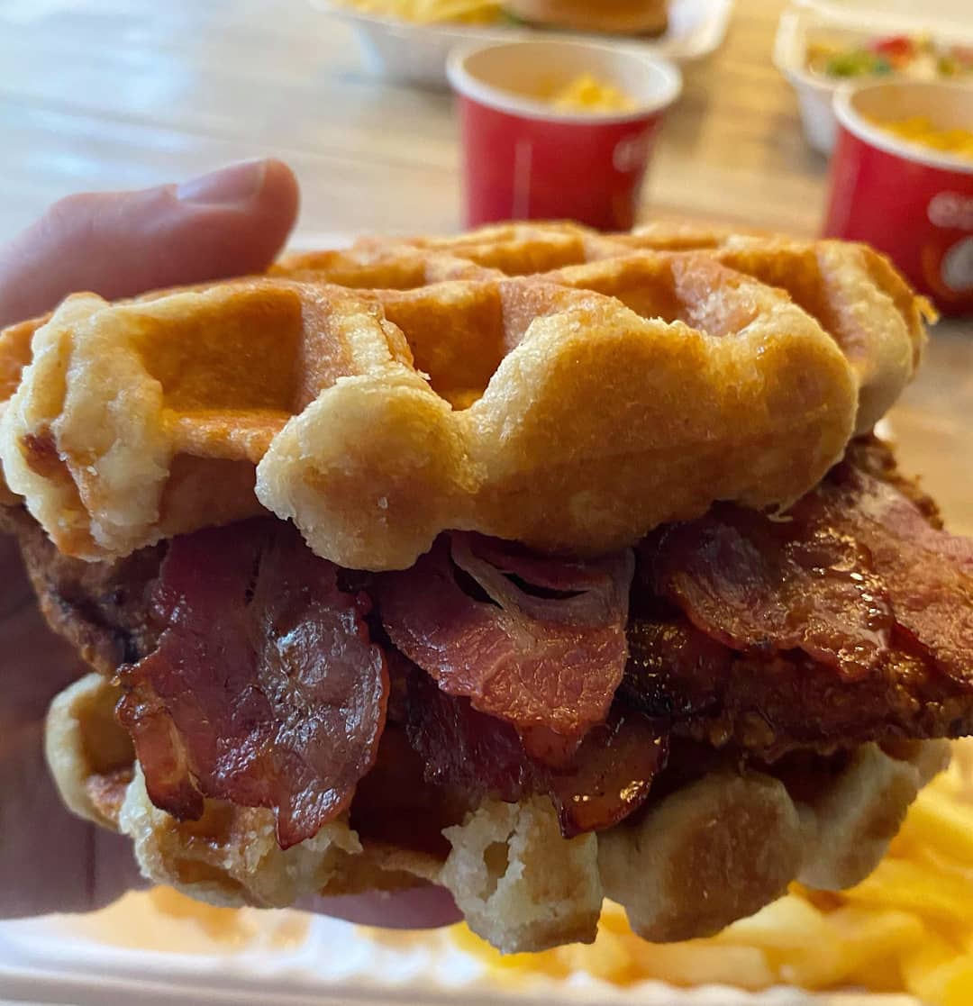 Hank Marvin review photo